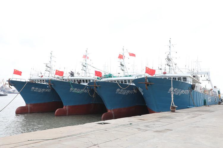 公司六艘捕捞渔船及远洋运输船开赴渔场作业